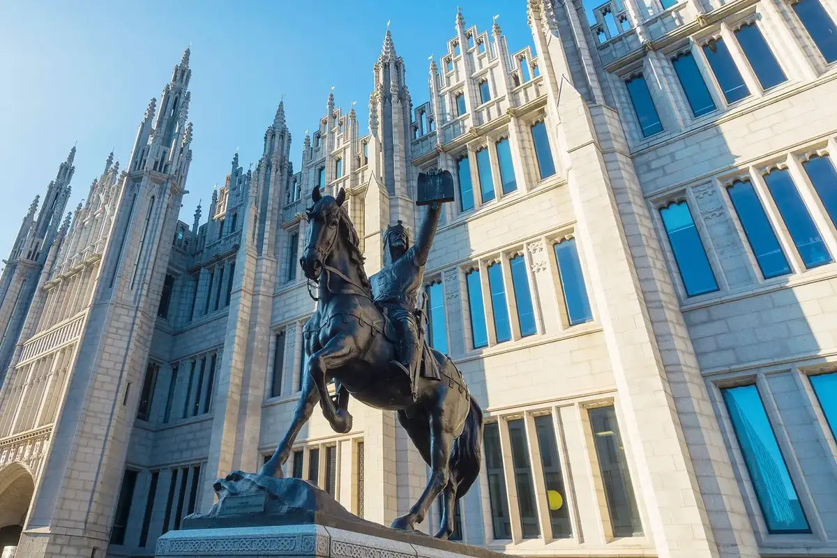 Marischal College in Aberdeen centro città