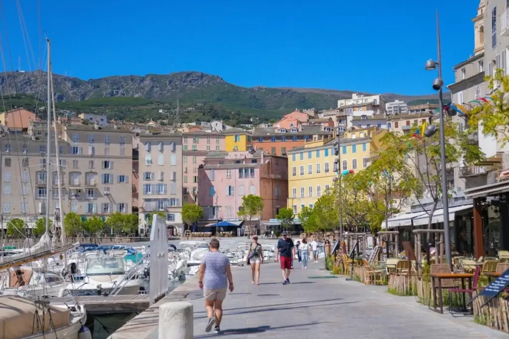 Traghetti e guida di Bastia: porto e collegamenti in traghetto