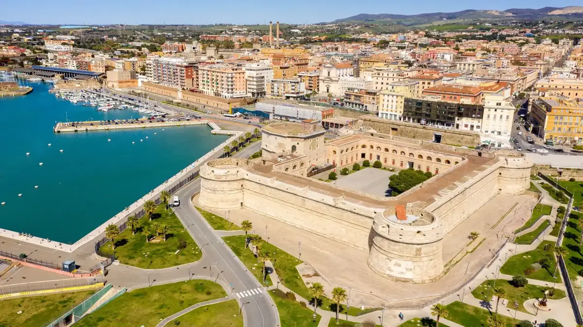 Traghetti e guida di Civitavecchia: porto e collegamenti in traghetto