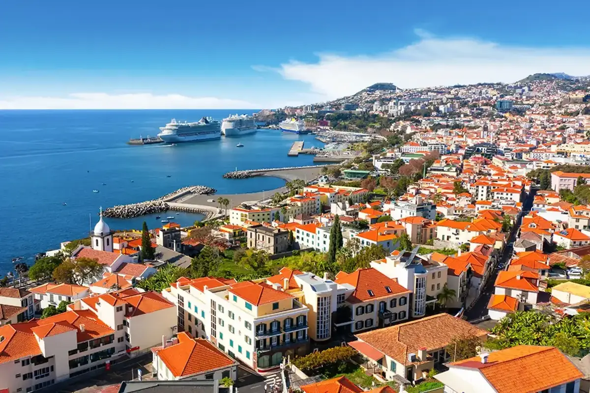 Traghetti e guida di Funchal: porto e collegamenti in traghetto