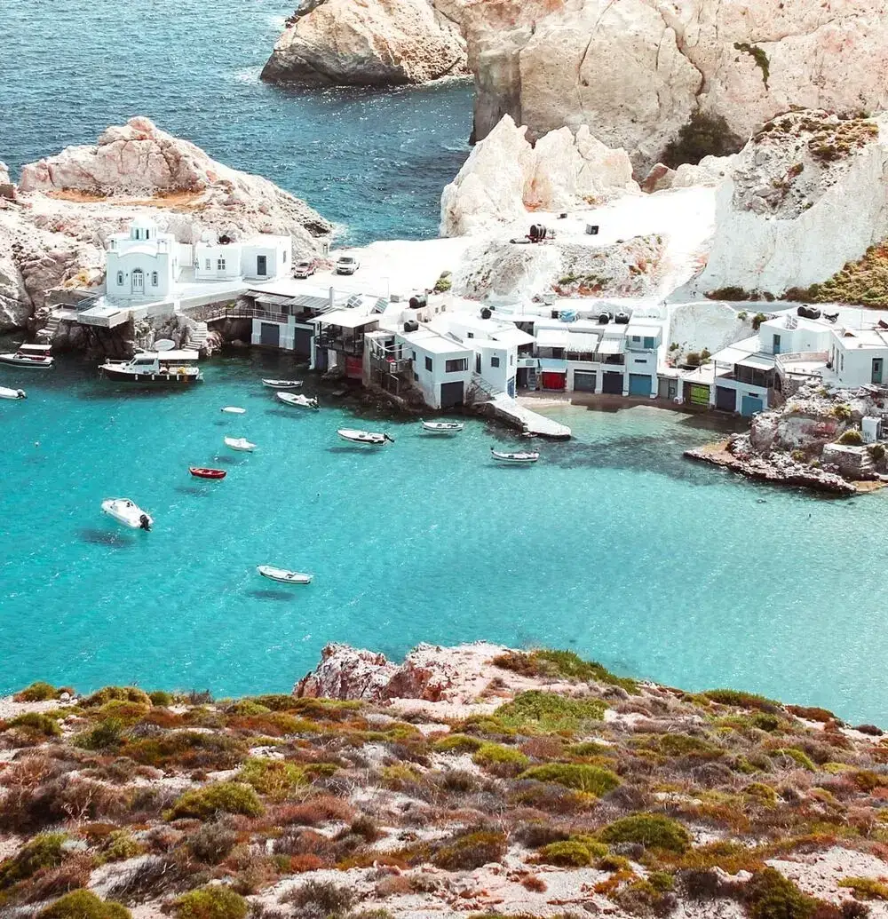 Traghetti e guida di Milos: porto e collegamenti in traghetto