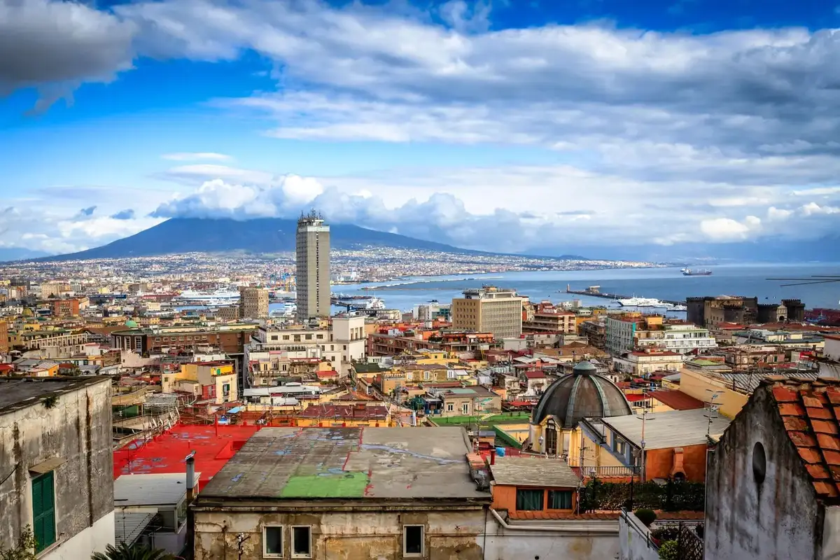 Destinazione traghetti: Napoli