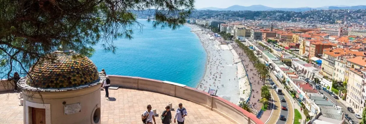 Traghetti e guida di Nizza: porto e collegamenti in traghetto