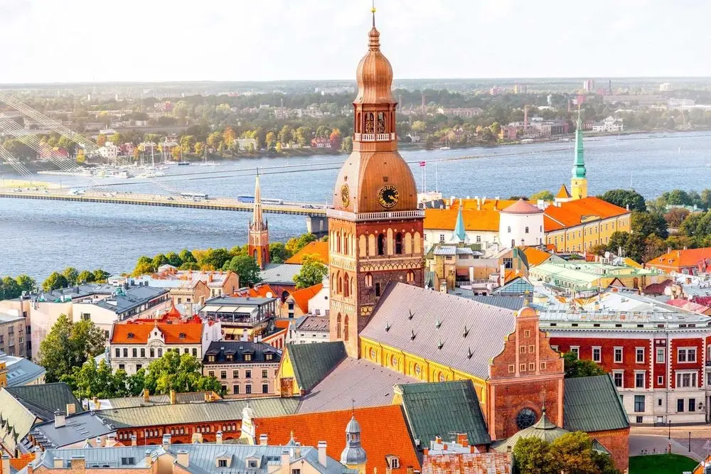 Traghetti e guida di Riga: porto e collegamenti in traghetto