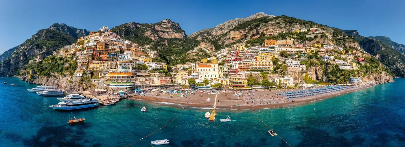 Traghetti e guida di Salerno: porto e collegamenti in traghetto