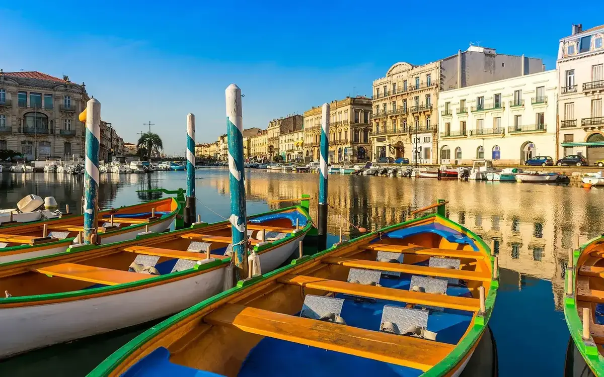 Traghetti e guida di Sète: porto e collegamenti in traghetto