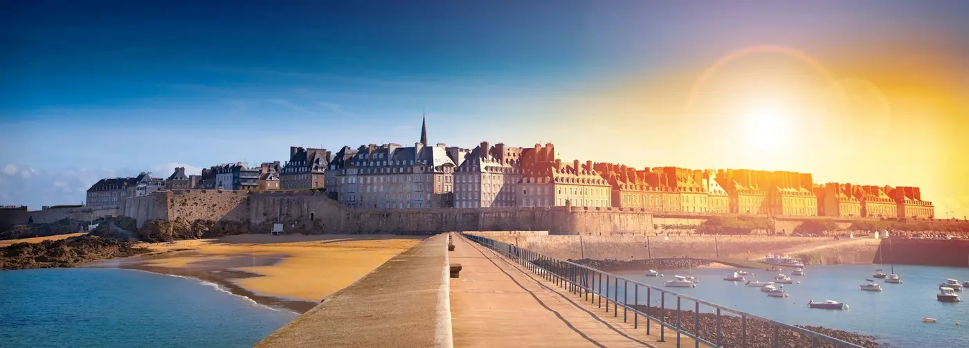 Traghetti e guida di St Malo: porto e collegamenti in traghetto