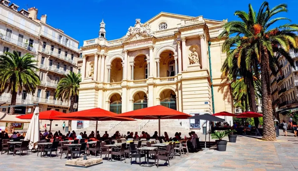 Traghetti e guida di Tolone: porto e collegamenti in traghetto