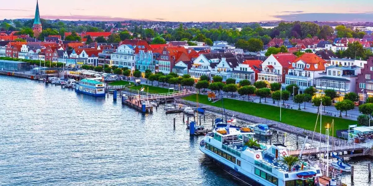 Traghetti e guida di Travemünde: porto e collegamenti in traghetto