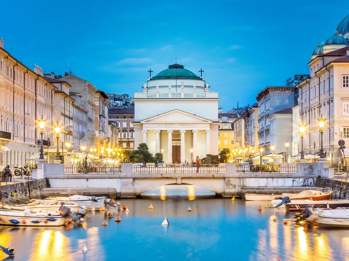 Traghetti e guida di Trieste: porto e collegamenti in traghetto