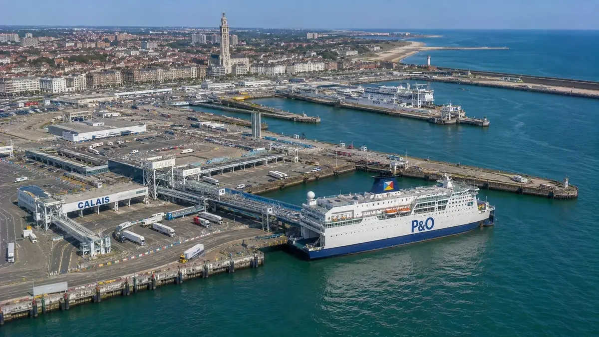 Informazioni locali: porto e collegamenti in traghetto
