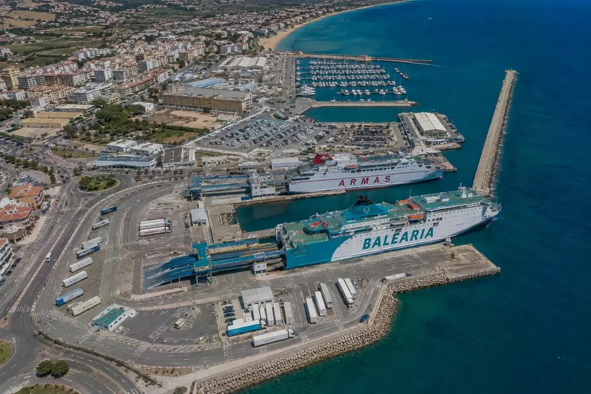 Informazioni locali: porto e collegamenti in traghetto
