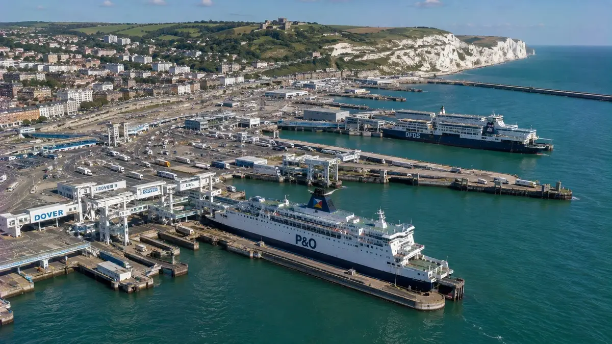 Traghetto e porto sulla rotta Dover–Boulogne-sur-Mer