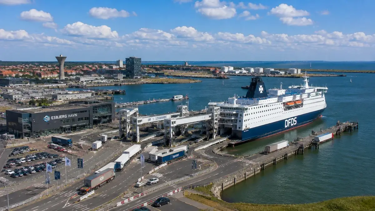 Informazioni locali: porto e collegamenti in traghetto