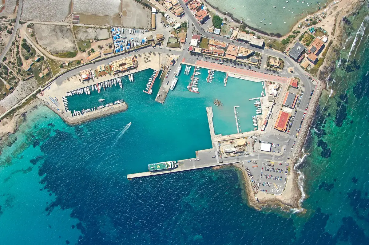 Organizza il viaggio da Dénia a Formentera: rotta e viaggio in traghetto