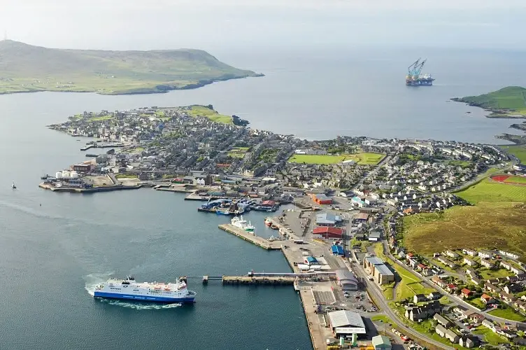 Organizza il viaggio da Aberdeen a Lerwick: rotta e viaggio in traghetto