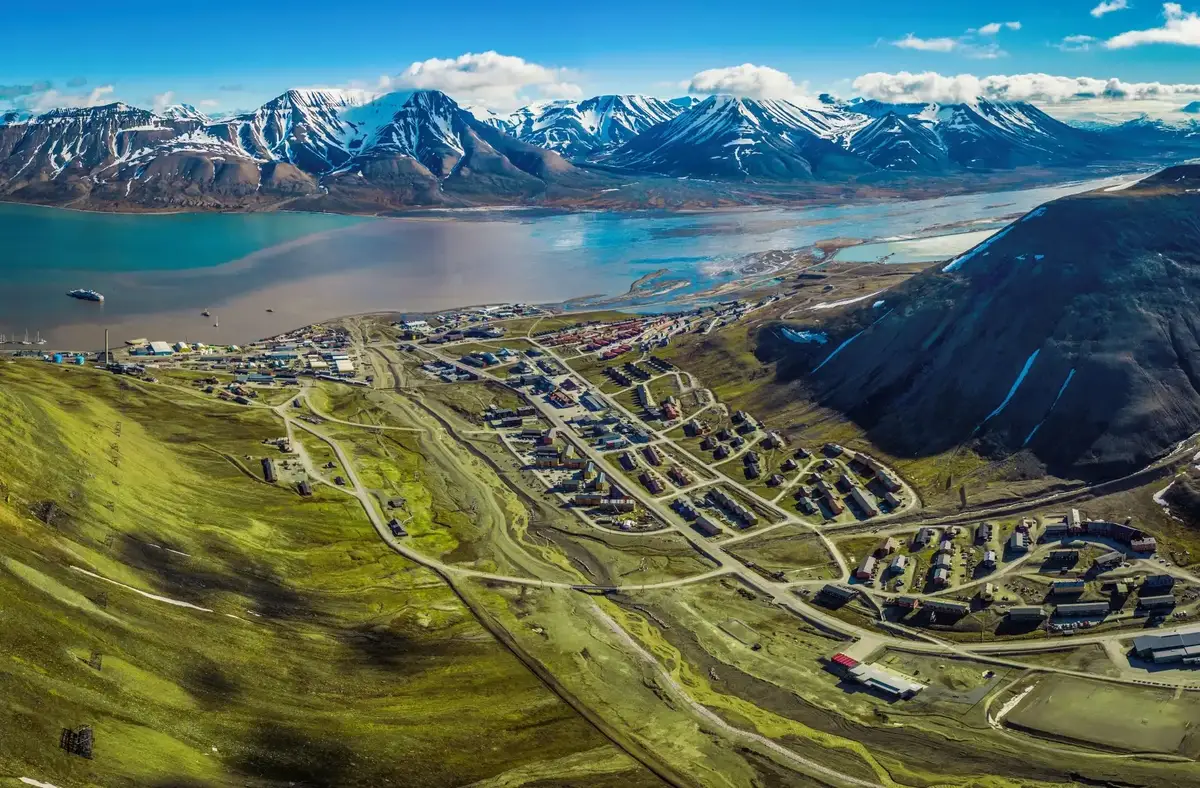 Organizza il viaggio da Bergen a Longyearbyen Svalbard Line: rotta e viaggio in traghetto