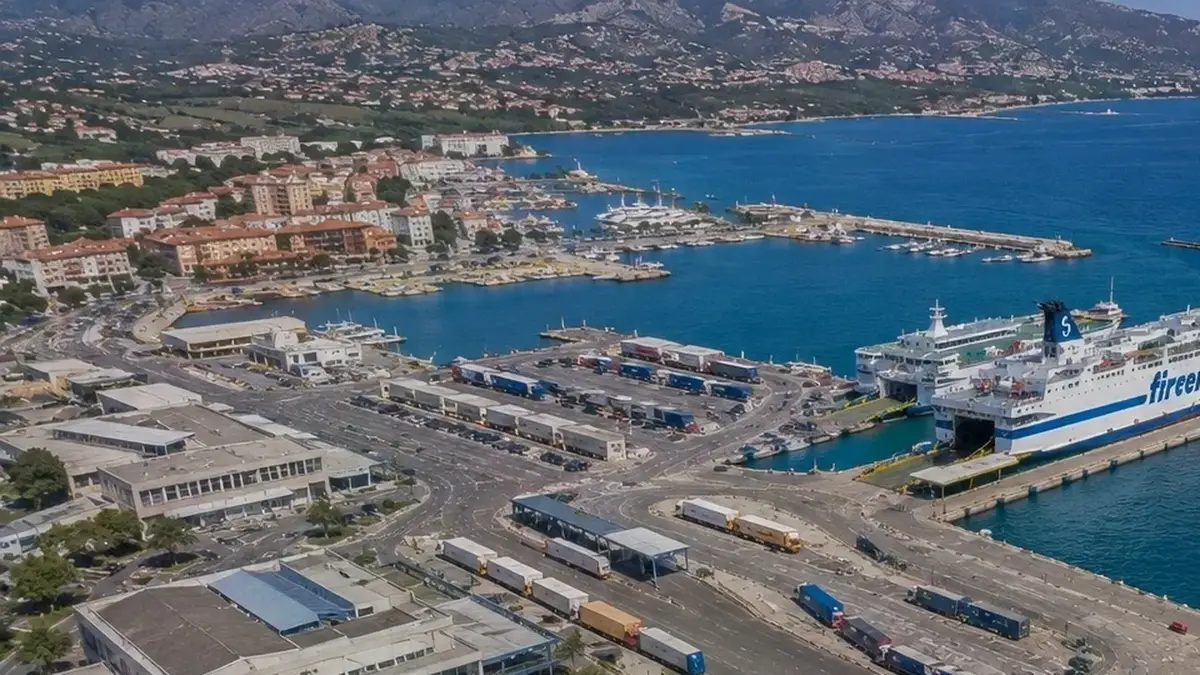 Porto dei traghetti di Olbia: rotta e viaggio in traghetto