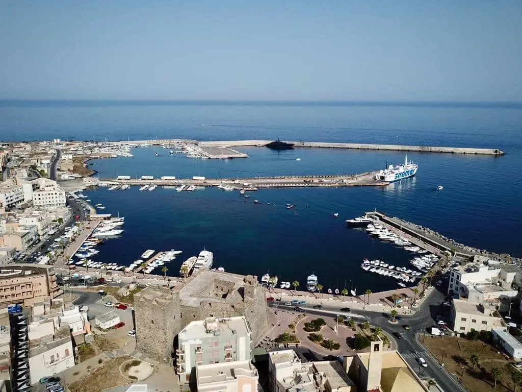 Destinazione traghetti: Pantelleria