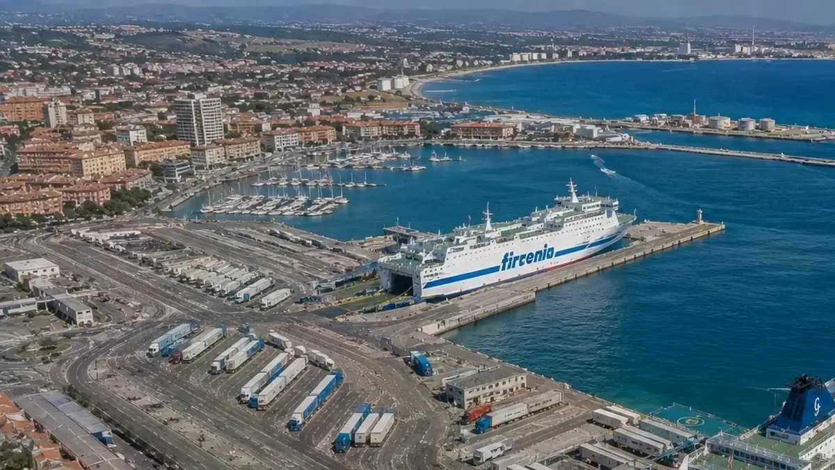 Porto dei traghetti di Porto Torres: rotta e viaggio in traghetto