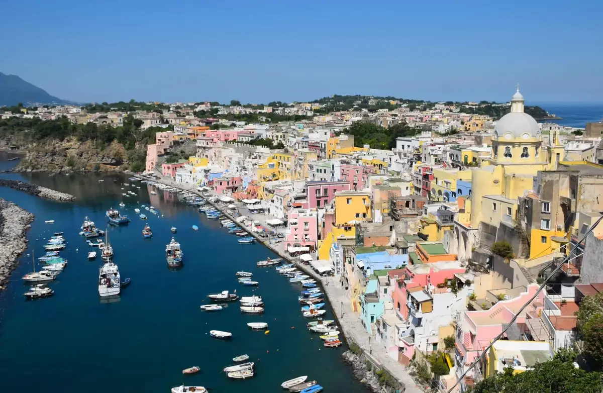 Destinazione traghetti: Procida
