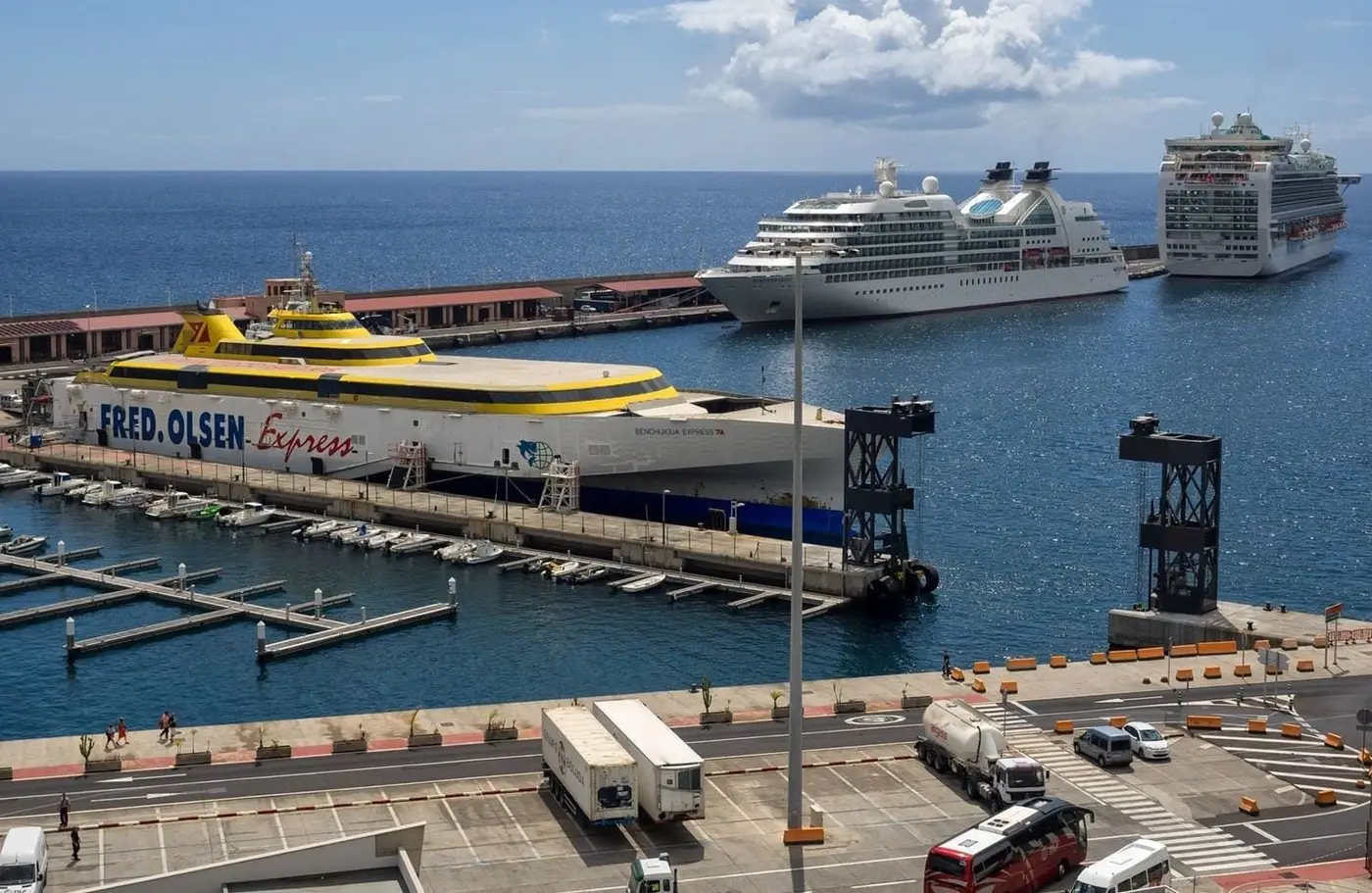Organizza il viaggio da Los Cristianos a Santa Cruz de La Palma: rotta e viaggio in traghetto