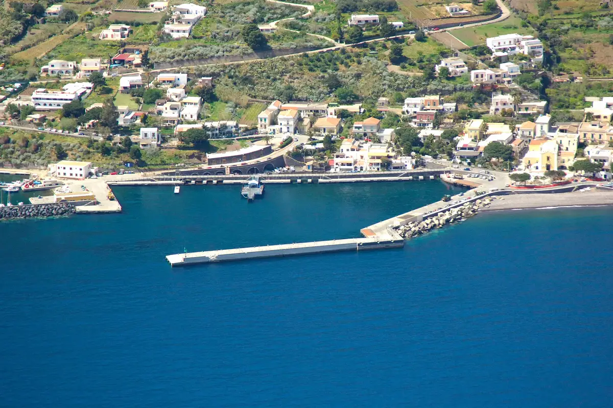 Destinazione traghetti: Santa Marina Salina