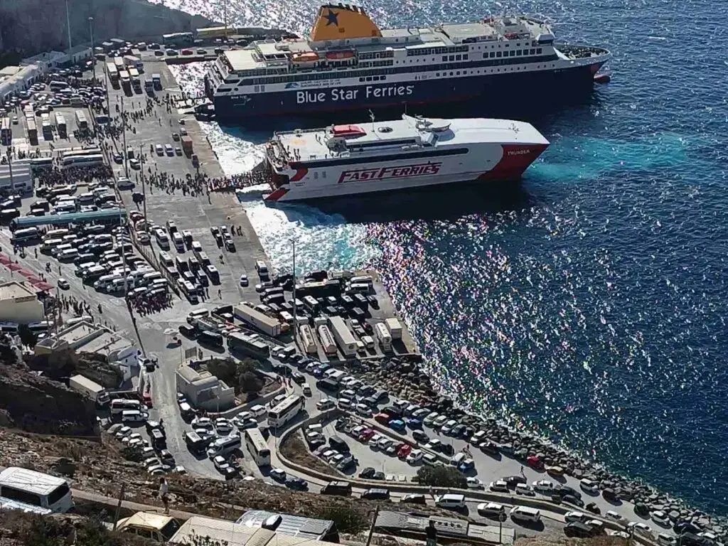 Destinazione traghetti: Santorini