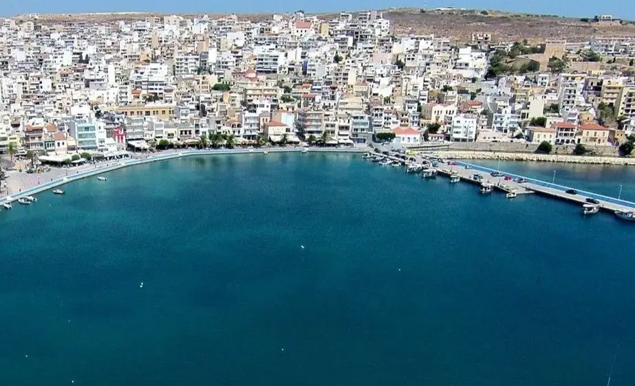 Organizza il viaggio da Pireo a Sitia: rotta e viaggio in traghetto