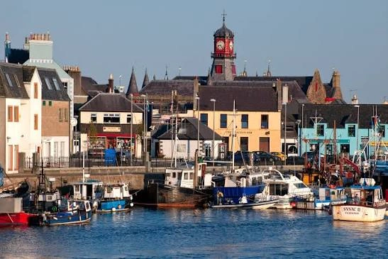 Organizza il viaggio da Ullapool a Stornoway: rotta e viaggio in traghetto
