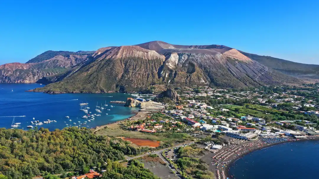 Destinazione traghetti: Stromboli