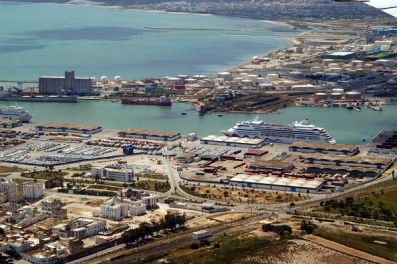Organizza il viaggio da Genova a Tunis: rotta e viaggio in traghetto