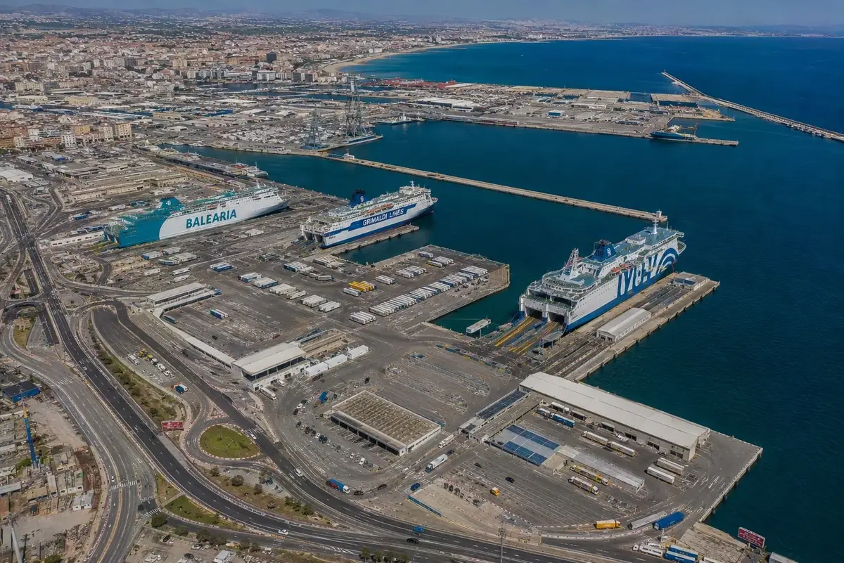 Traghetto e porto sulla rotta Valencia–Algiers