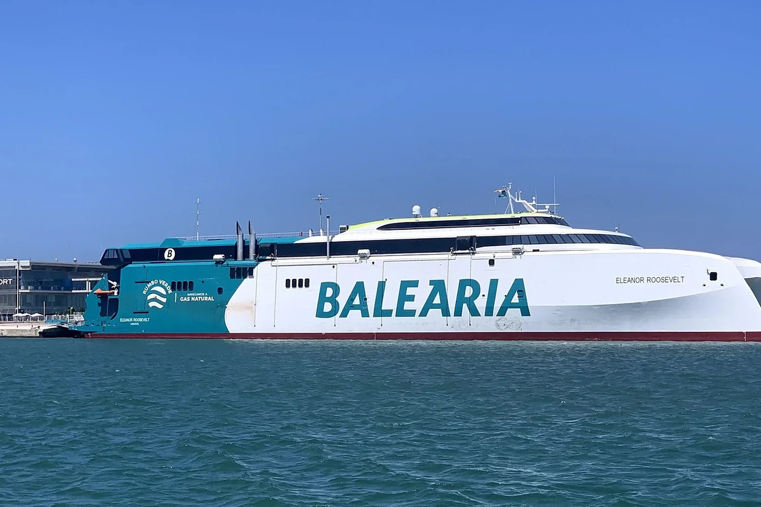 Baleària: traghetto, rotte e servizi passeggeri