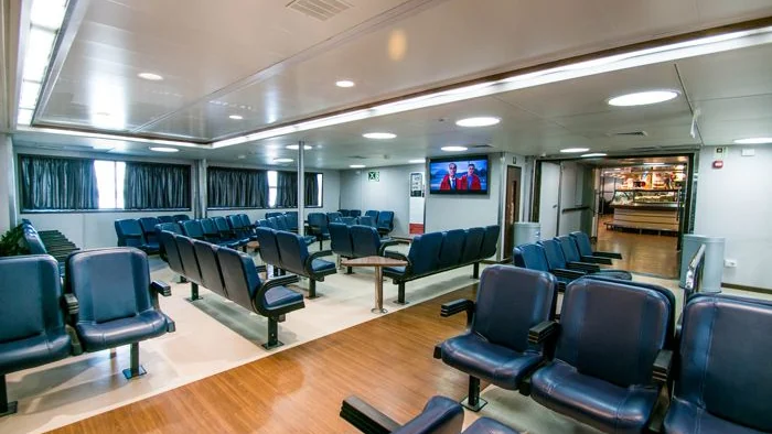 Posti, lounge e cabine: traghetto, rotte e servizi passeggeri