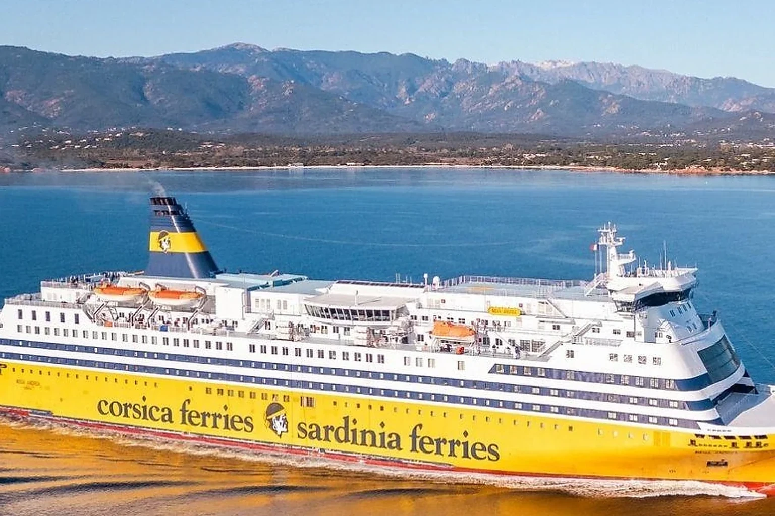Corsica Ferries: traghetto, rotte e servizi passeggeri