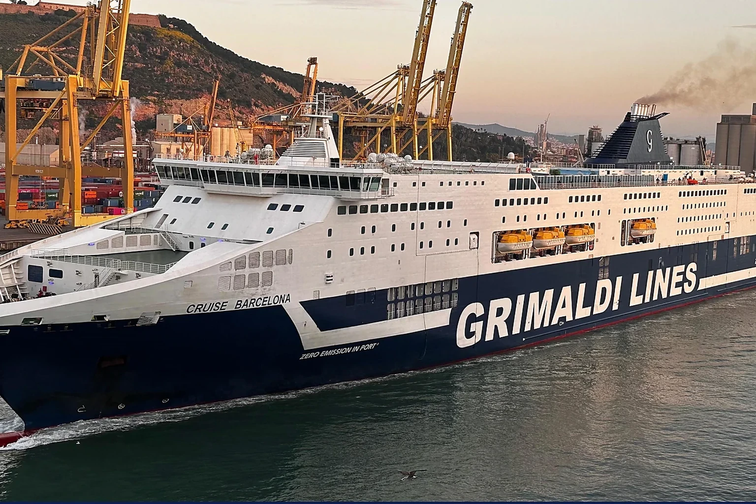 Grimaldi Lines: traghetto, rotte e servizi passeggeri