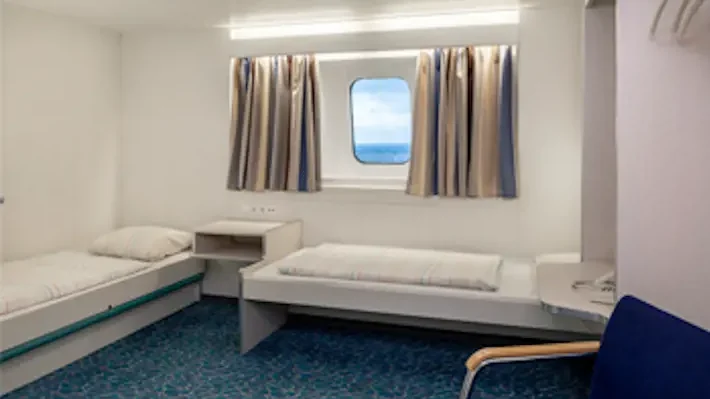 Cabina accessibile in sedia a rotelle a bordo di un traghetto TT-Line