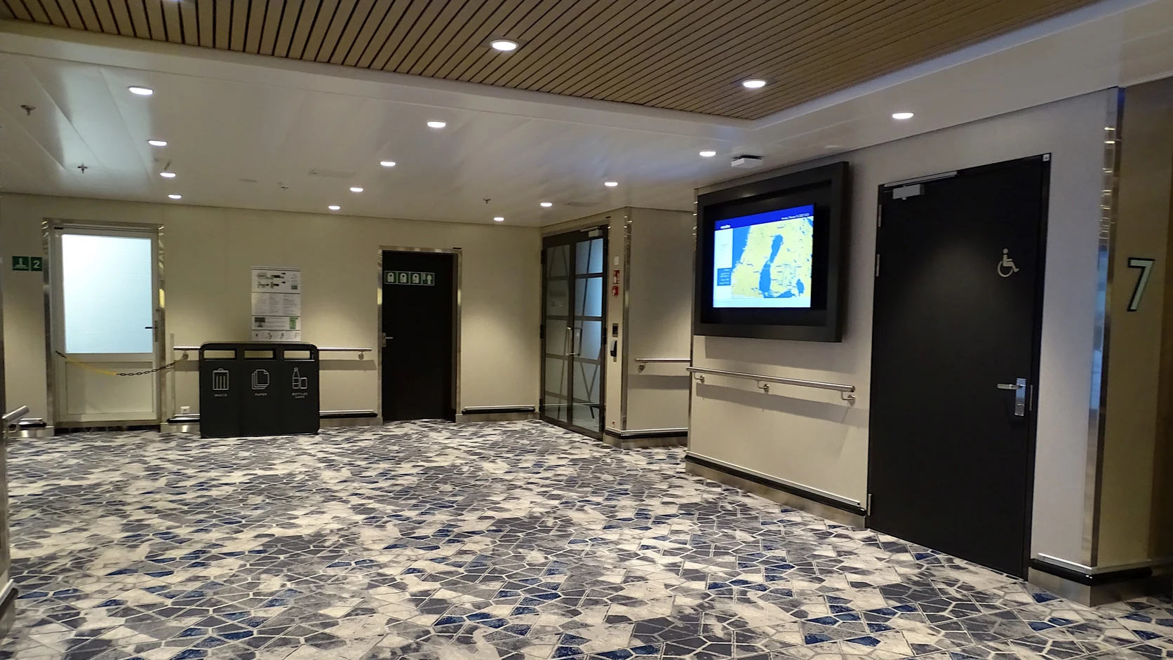 Posti, lounge e cabine: traghetto, rotte e servizi passeggeri