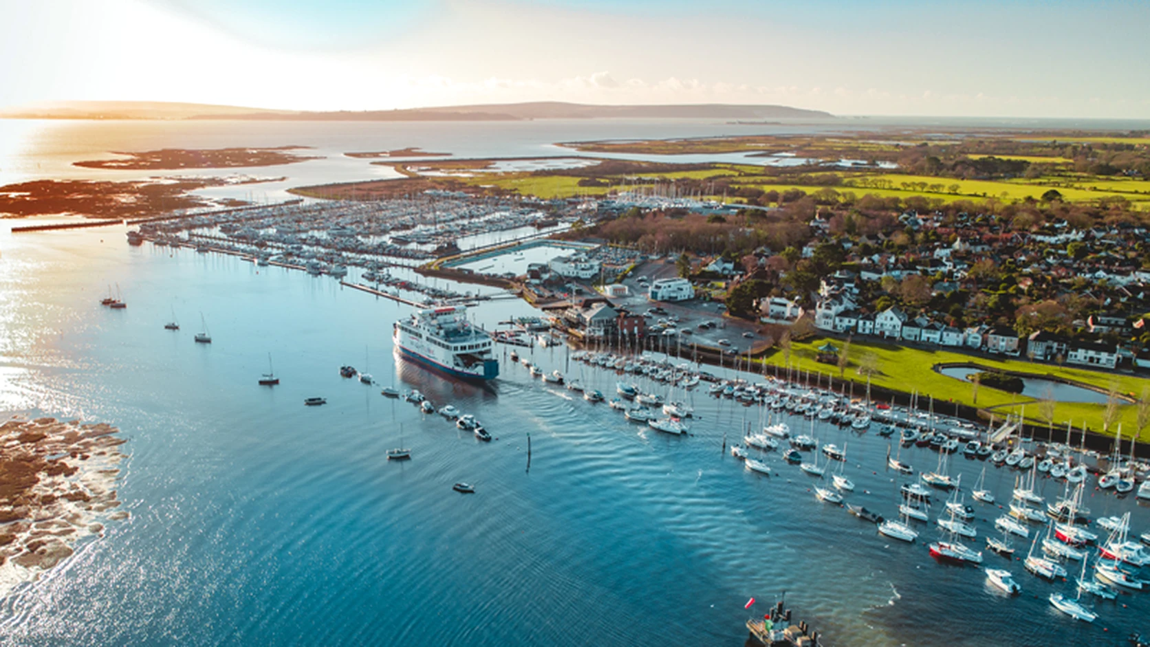 Lymington: traghetto, rotte e servizi passeggeri
