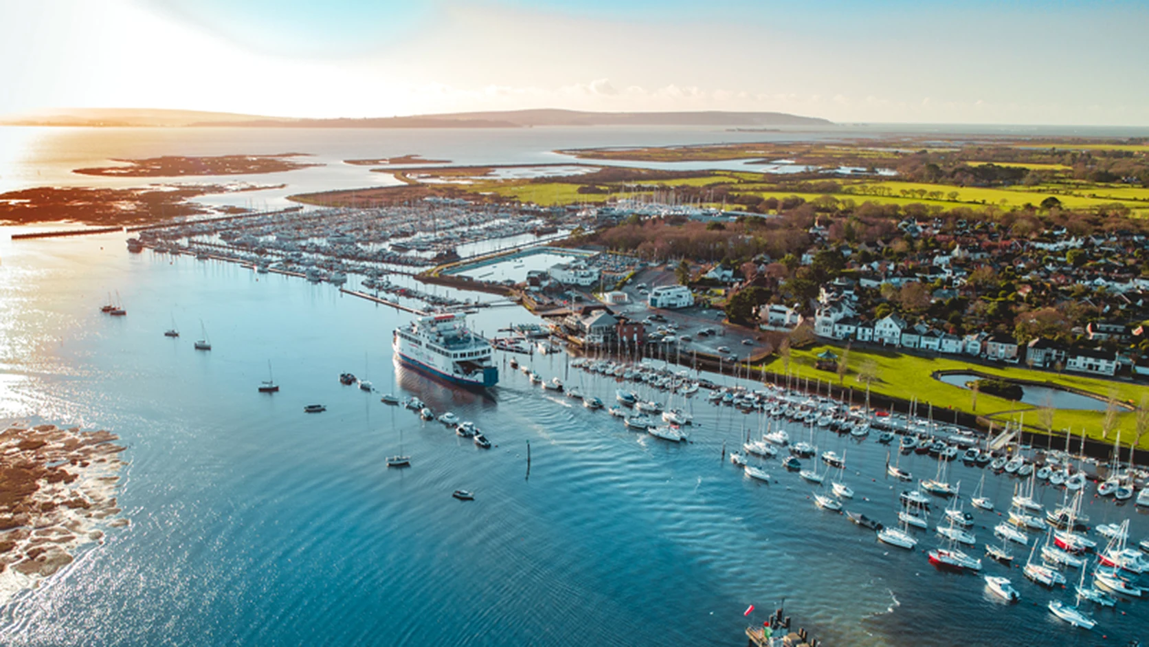 Traghetto Wight Class di Wightlink in partenza da Lymington