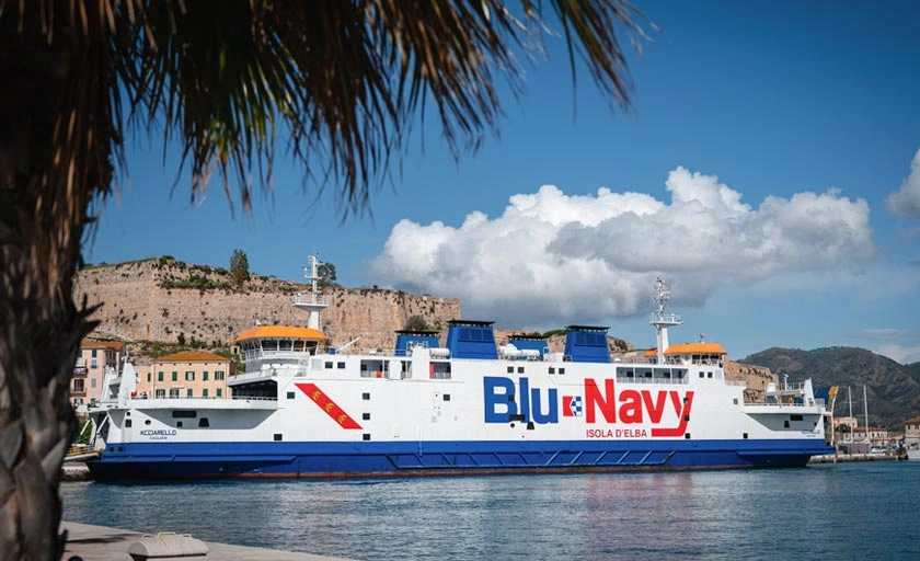 Traghetto Blu Navy a Portoferraio, Elba